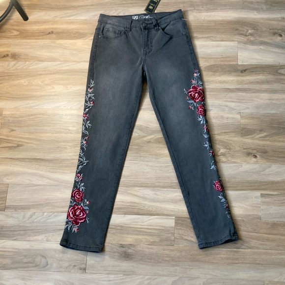DG2 by Diane Gilman jean with embriodered floral design size 4 - Picture 16 of 16